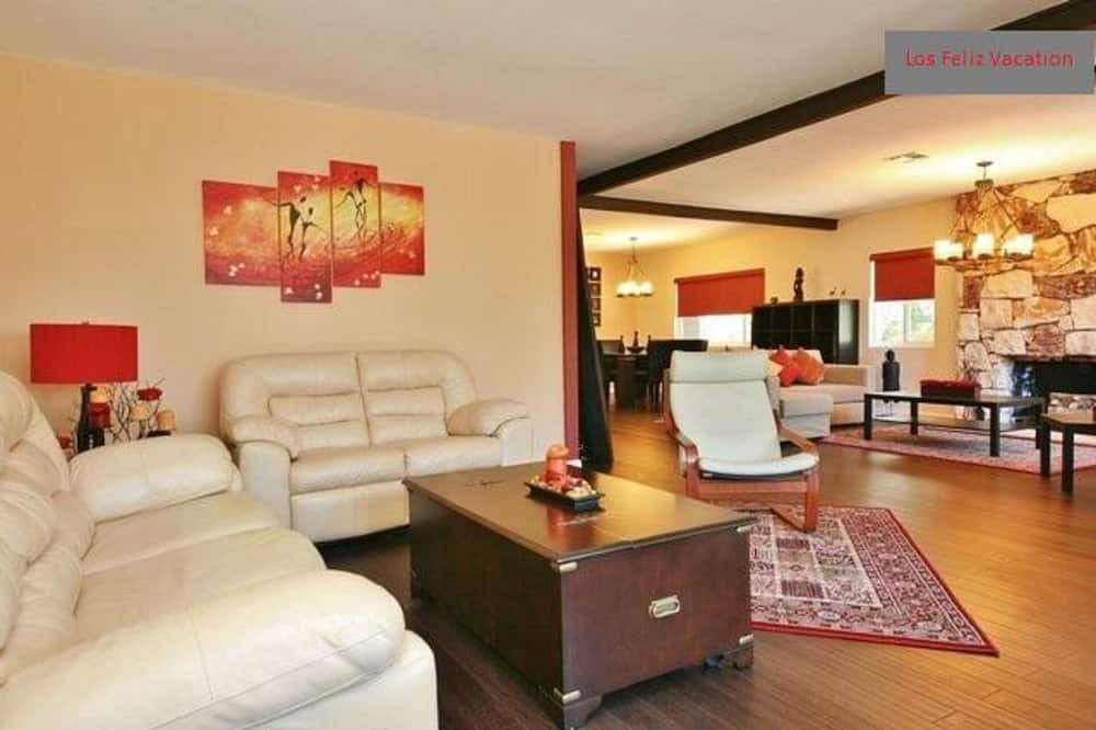 Photo of Livingroom in Los Feliz