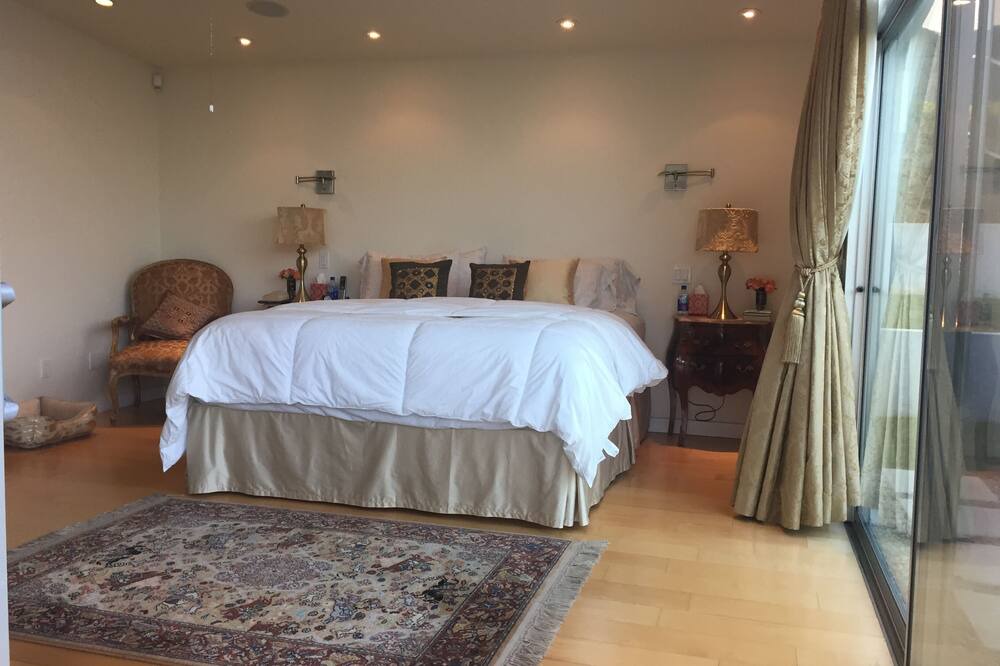 Photo of Bedroom in Malibu