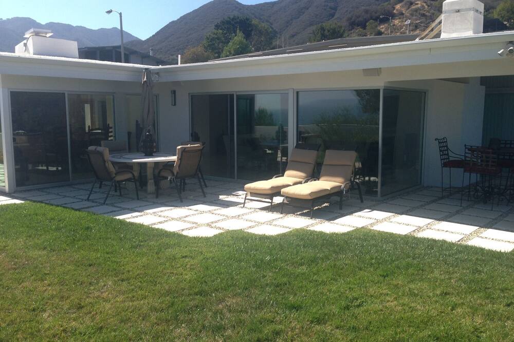 Photo of Patio Balcony in Malibu