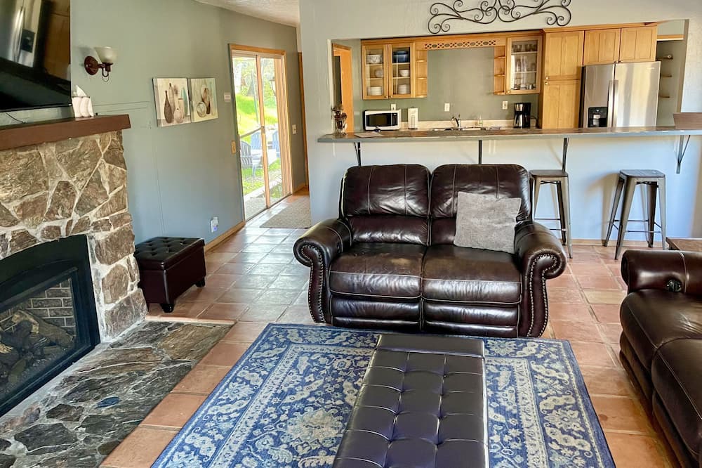 Photo of Livingroom in Three Rivers