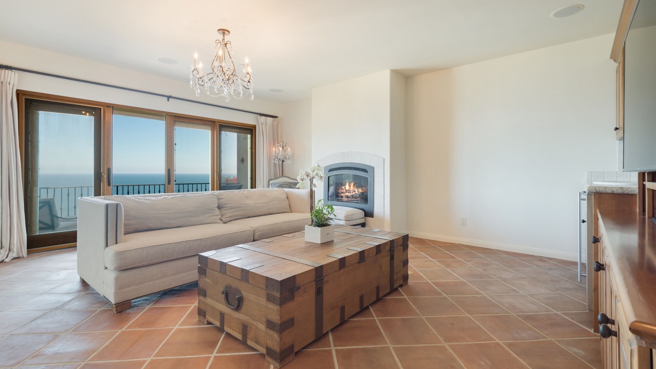 Photo of Livingroom in Eastern Malibu