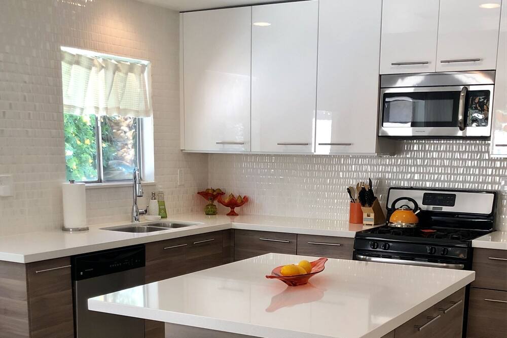 Photo of Kitchen in Cathedral City Cove