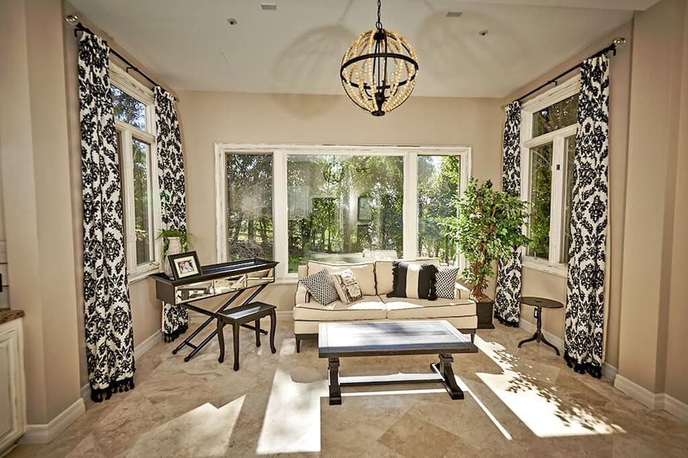 Photo of Livingroom in Coto de Caza