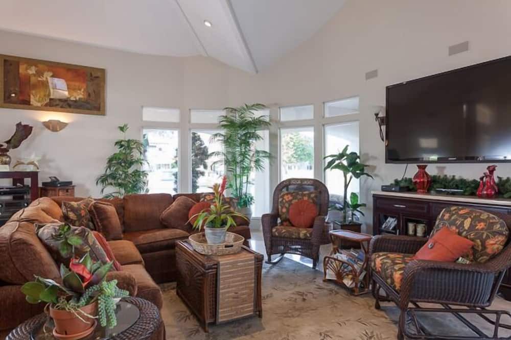 Photo of Bedroom in Lake Forest