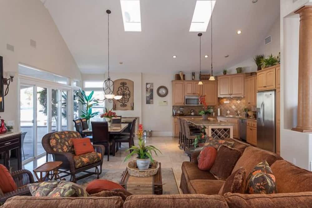 Photo of Bedroom in Lake Forest