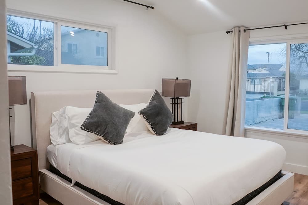 Photo of Bedroom in Burbank