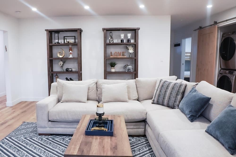 Photo of Livingroom in Burbank