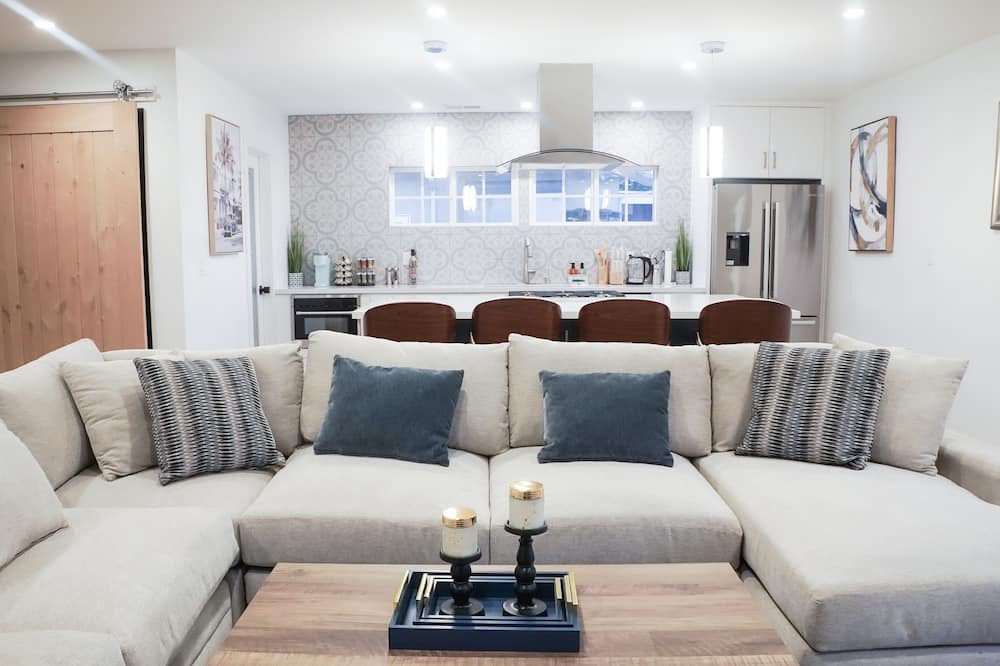 Photo of Livingroom in Burbank