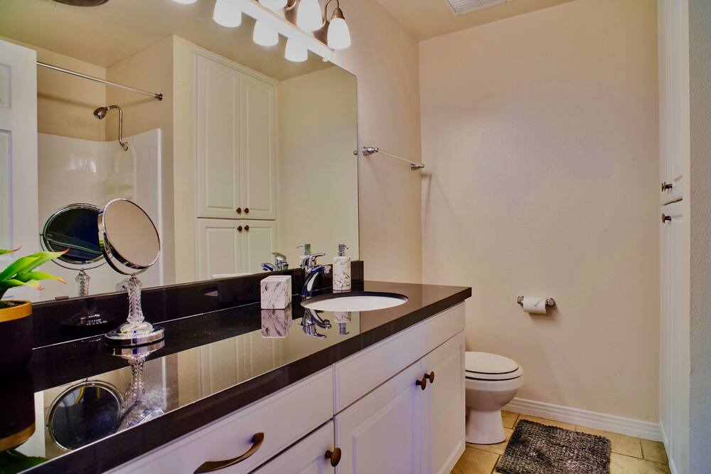 Photo of Bathroom in Marina Peninsula