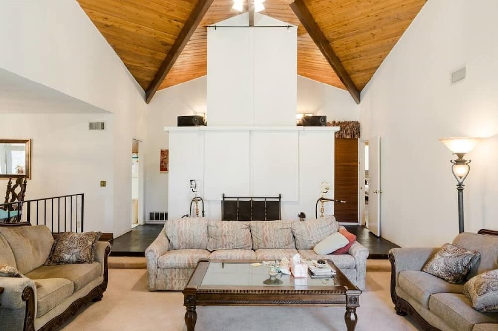 Photo of Livingroom in Azusa