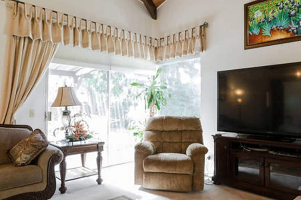 Photo of Livingroom in Azusa