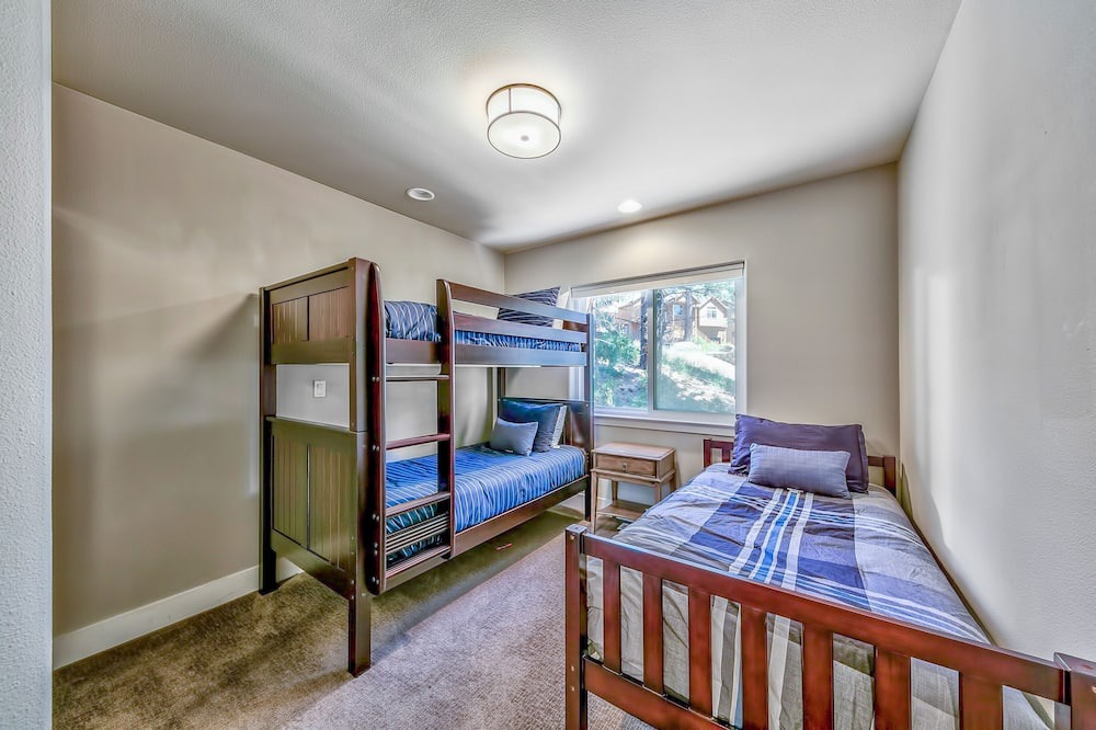 Photo of Bedroom in Country Club Estates
