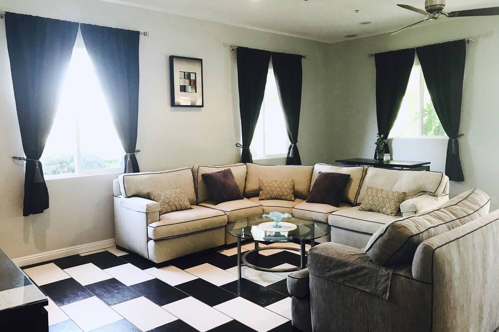 Photo of Livingroom in La Sierra