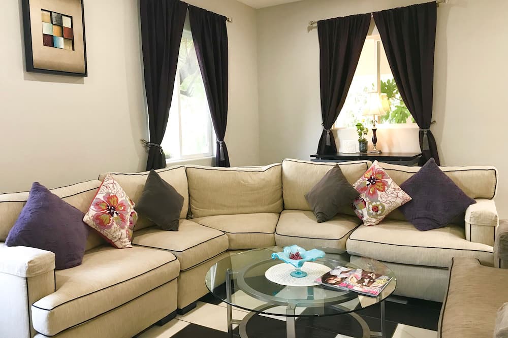 Photo of Livingroom in La Sierra