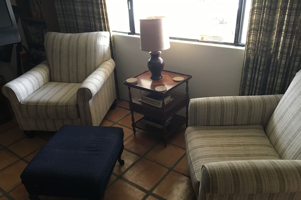 Photo of Livingroom in Palm Desert