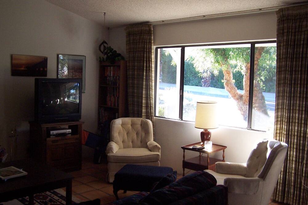 Photo of Livingroom in Palm Desert