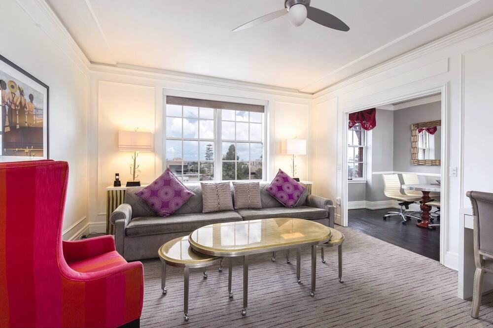 Photo of Livingroom in Park West