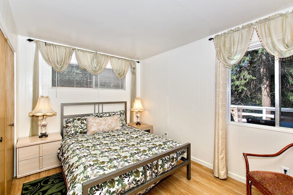 Photo of Bedroom in Crestline
