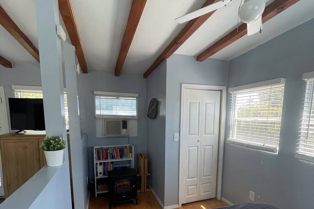 Photo of Bedroom in Altadena