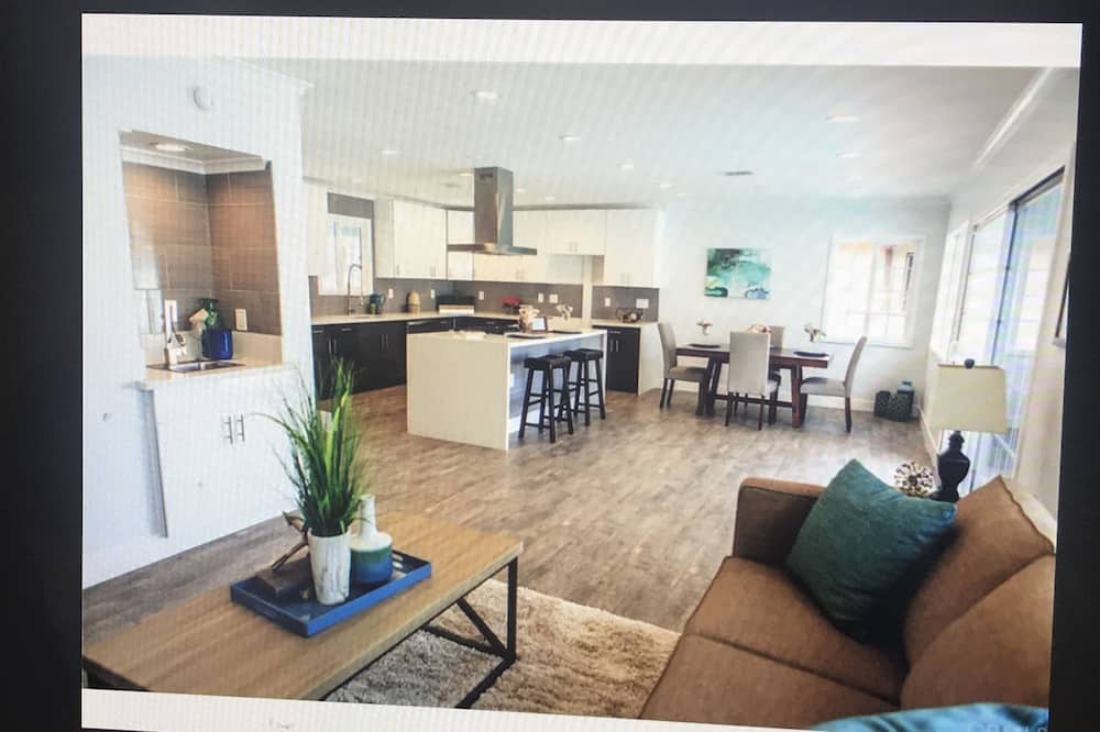 Photo of Livingroom in Gardena