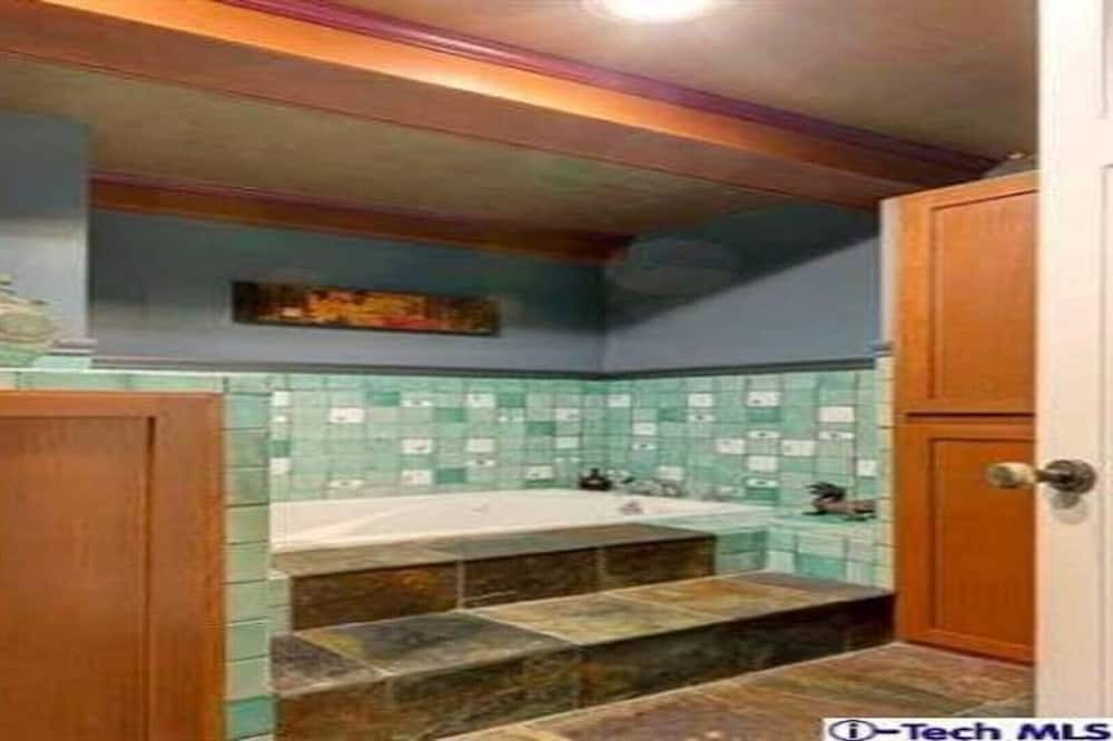 Photo of Bedroom in Altadena
