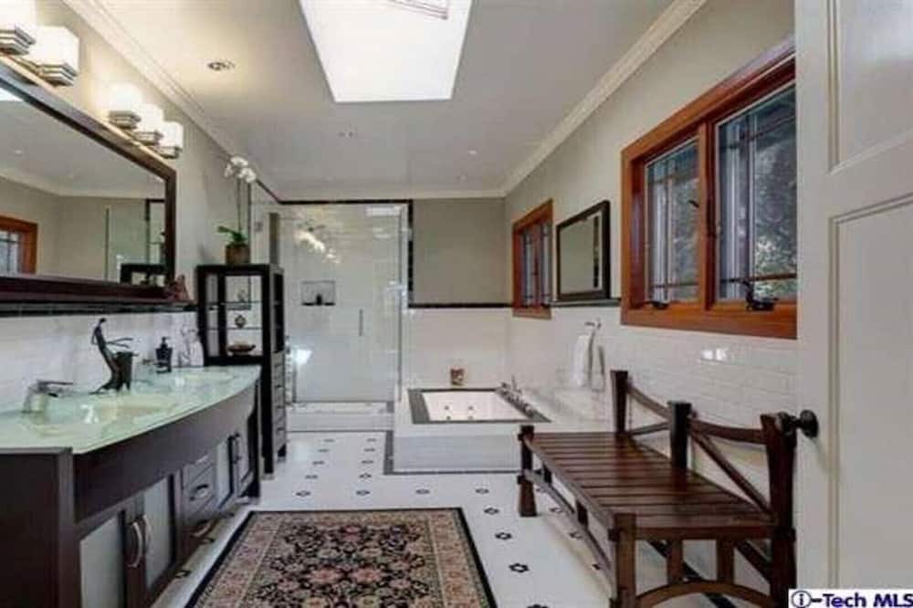 Photo of Bedroom in Altadena