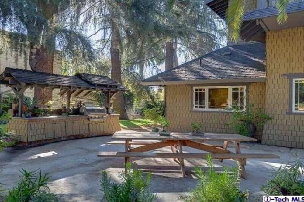 Photo of Outdoor in Altadena