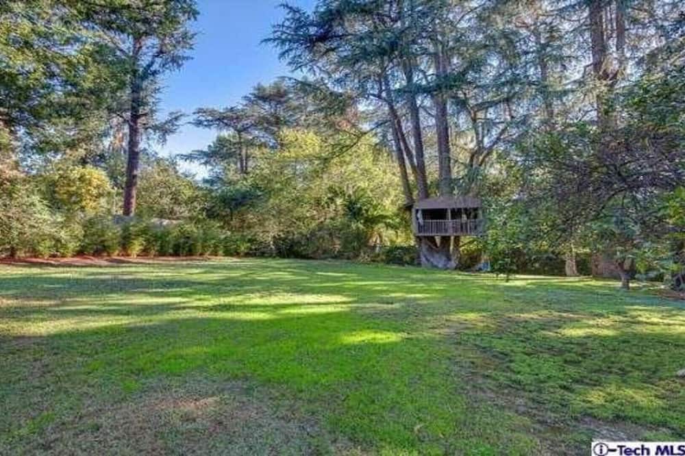 Photo of Outdoor in Altadena