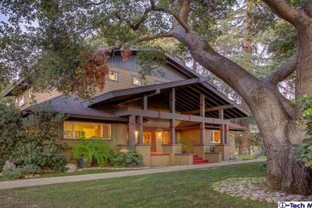 Photo of Outdoor in Altadena