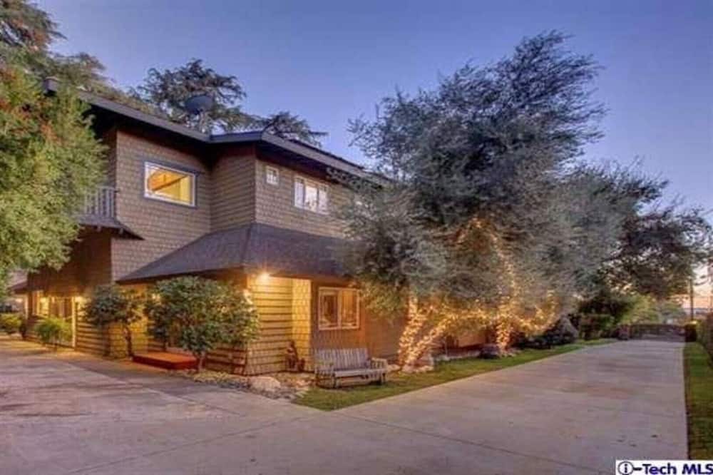 Photo of Outdoor in Altadena
