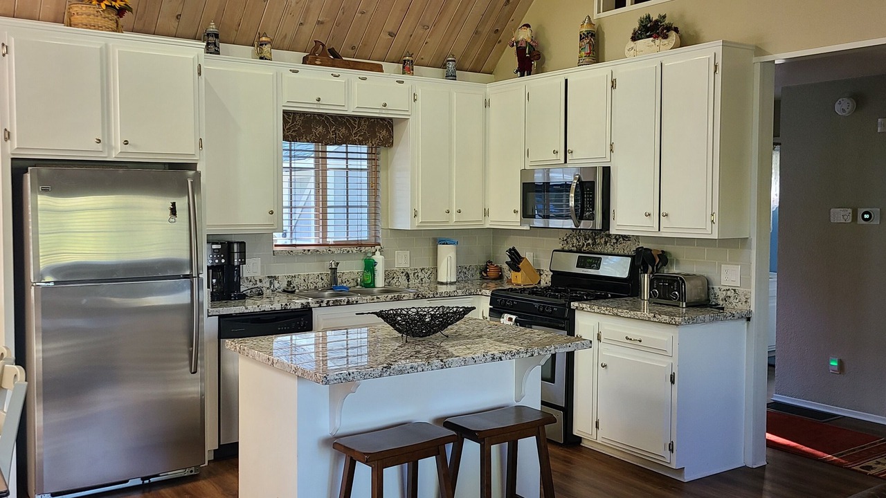 Photo of Kitchen in Lake Arrowhead