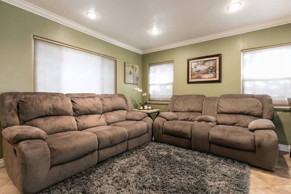 Photo of Livingroom in Azusa