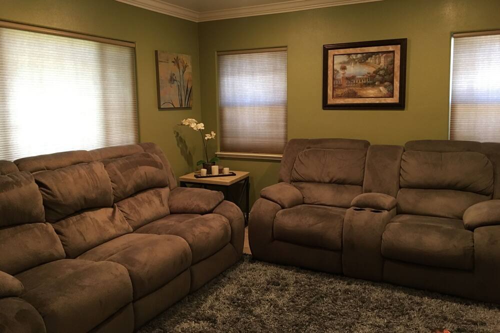 Photo of Livingroom in Azusa