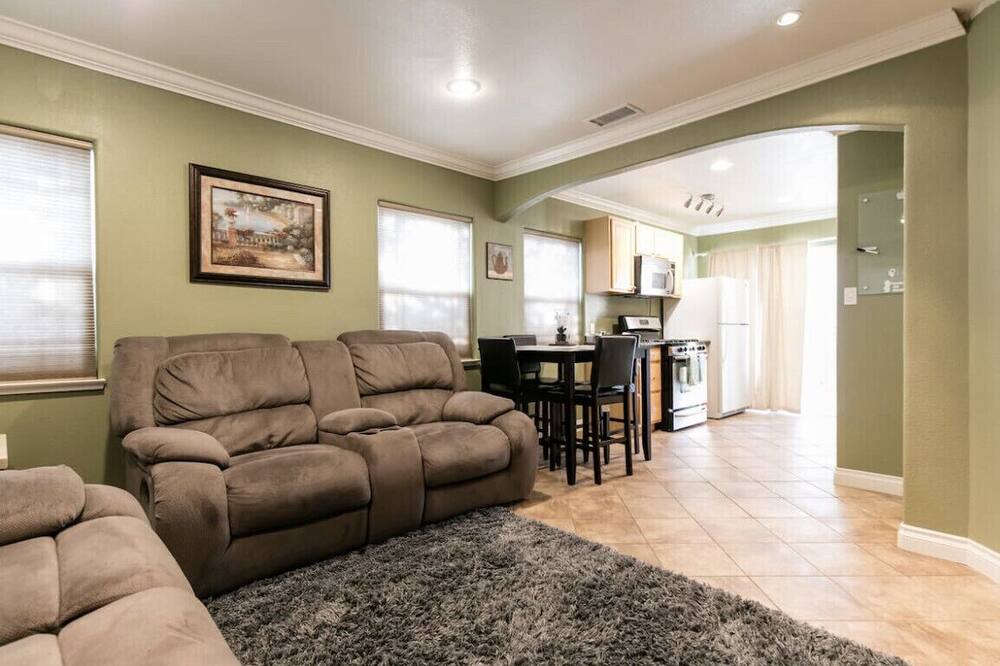 Photo of Livingroom in Azusa