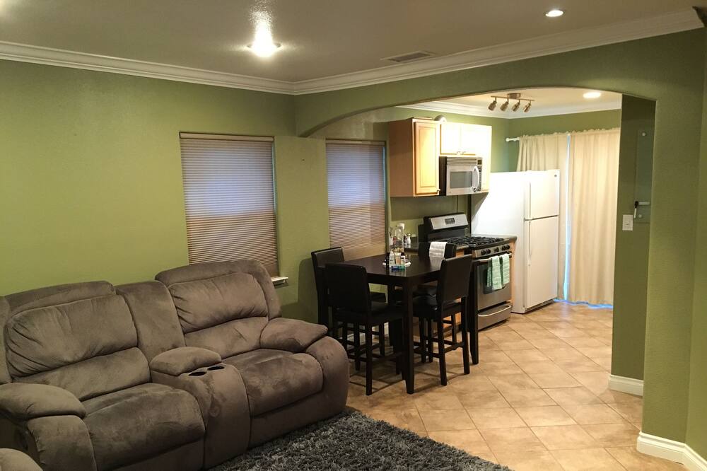 Photo of Livingroom in Azusa