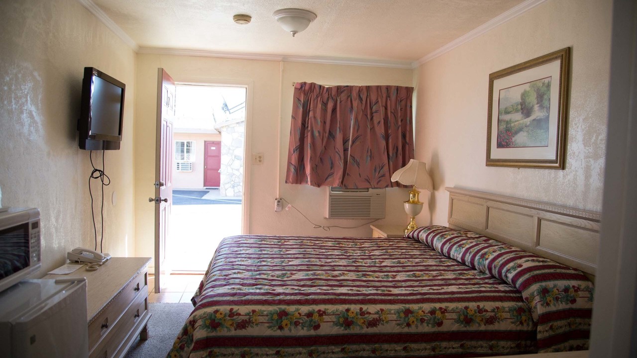Photo of Bedroom in Boron
