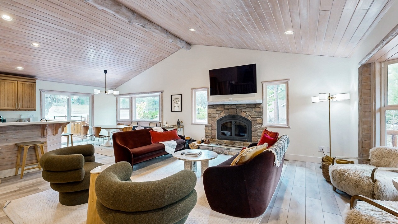 Photo of Livingroom in Eagle Mountain Estates