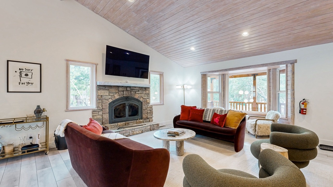 Photo of Livingroom in Eagle Mountain Estates