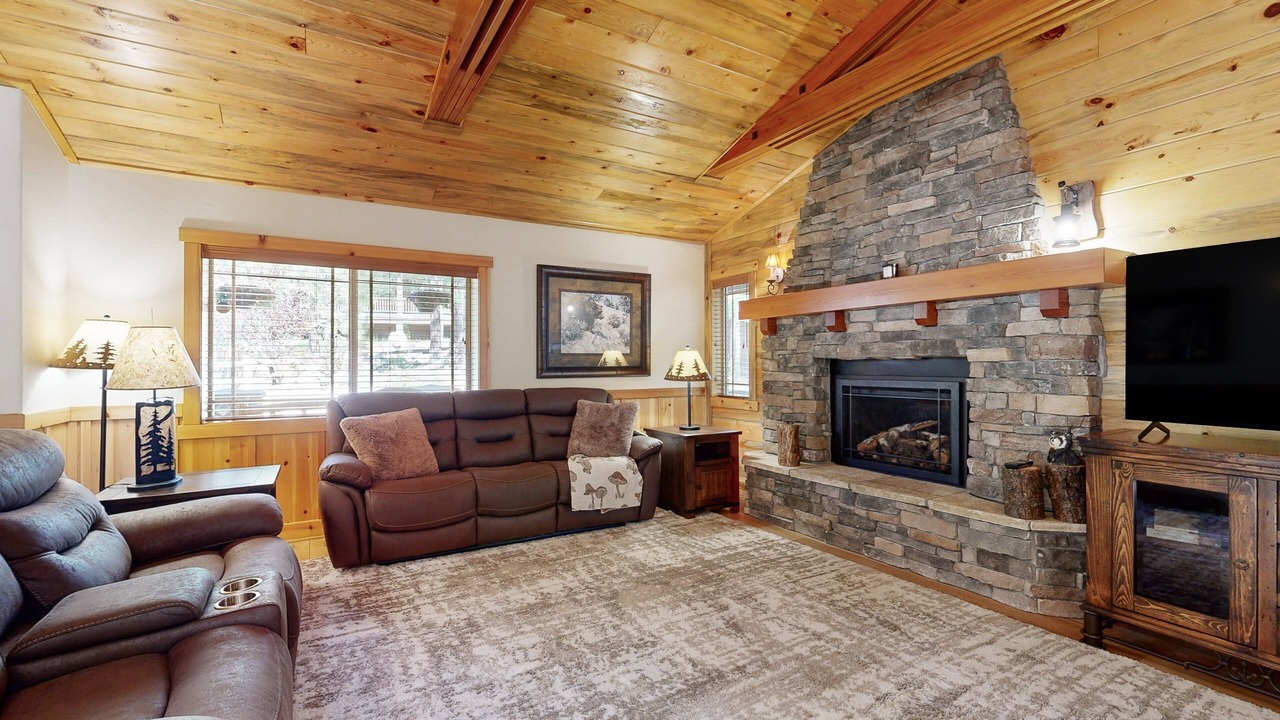 Photo of Livingroom in Eagle Mountain Estates