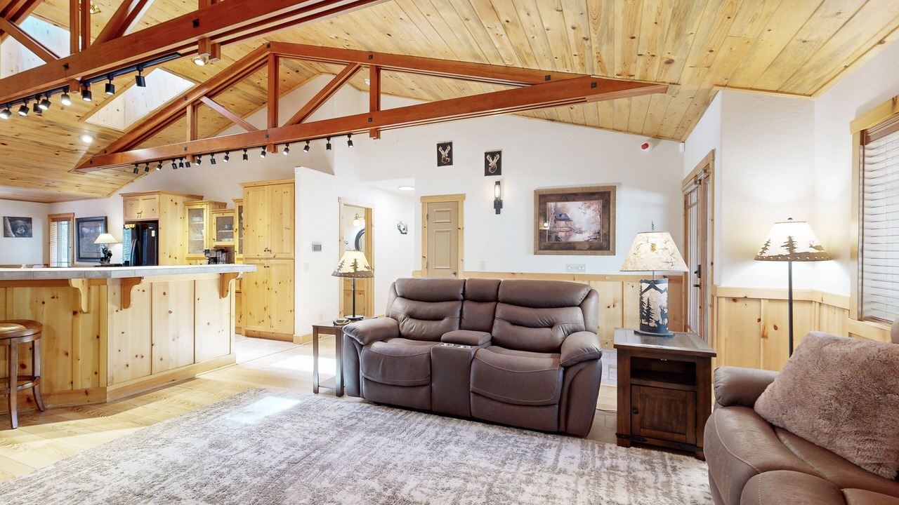 Photo of Livingroom in Eagle Mountain Estates
