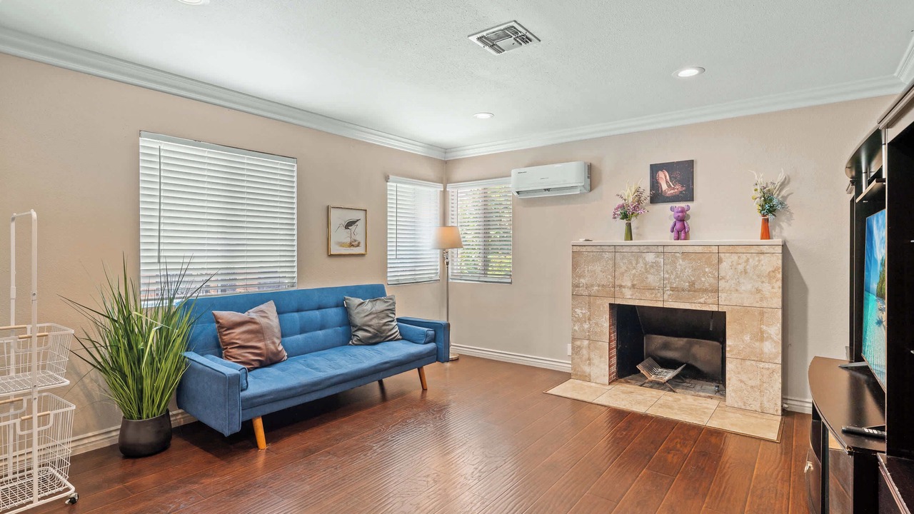 Photo of Livingroom in Westmont