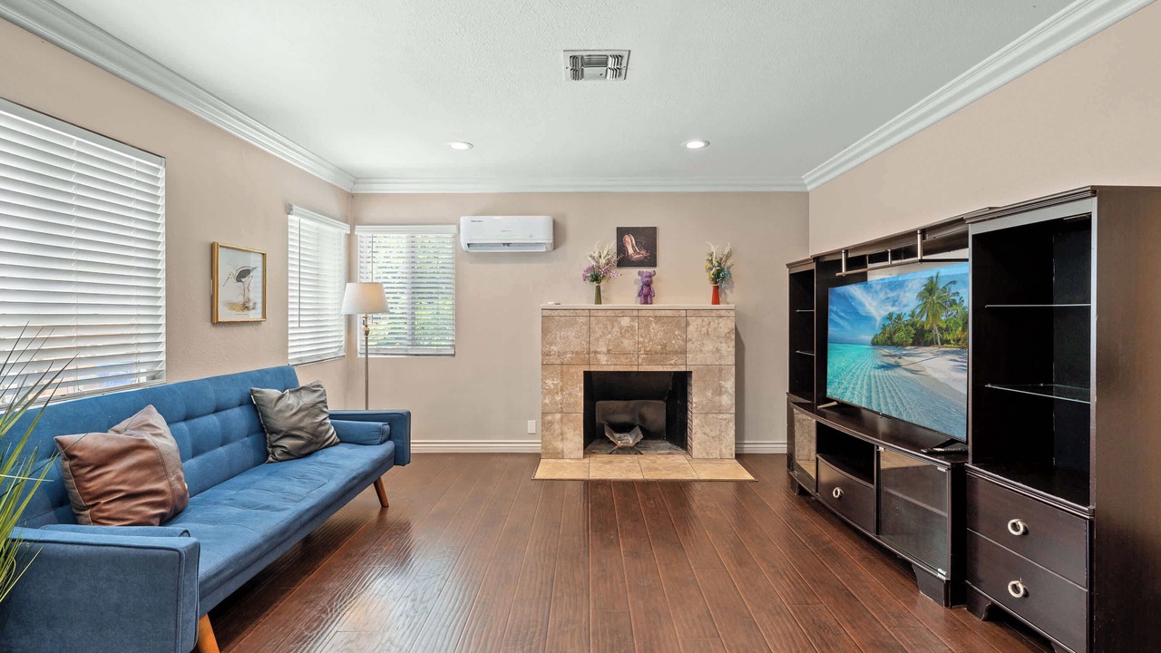 Photo of Livingroom in Westmont