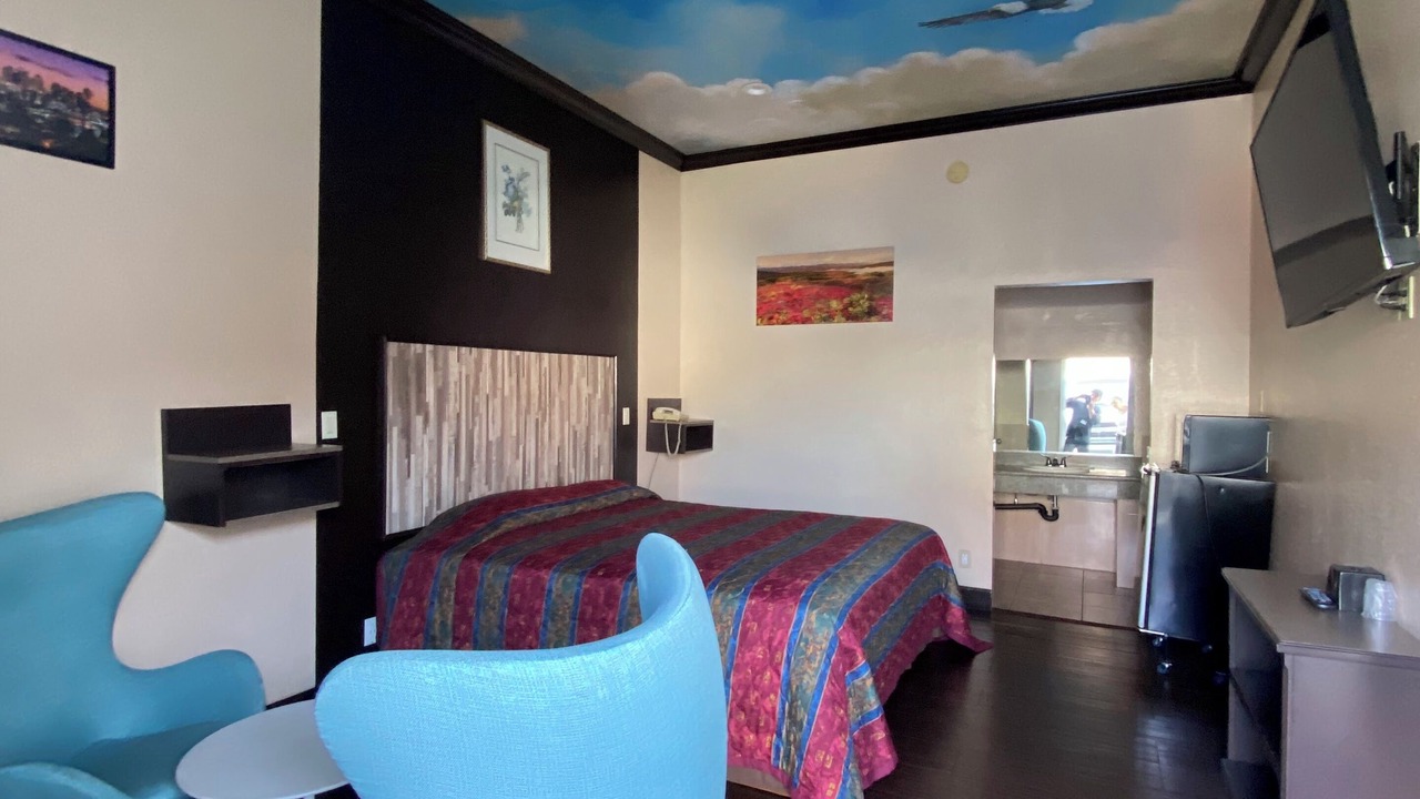 Photo of Bedroom in Inglewood