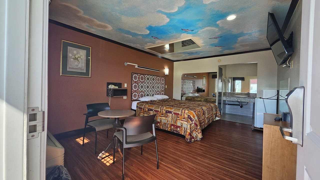 Photo of Bedroom in Inglewood