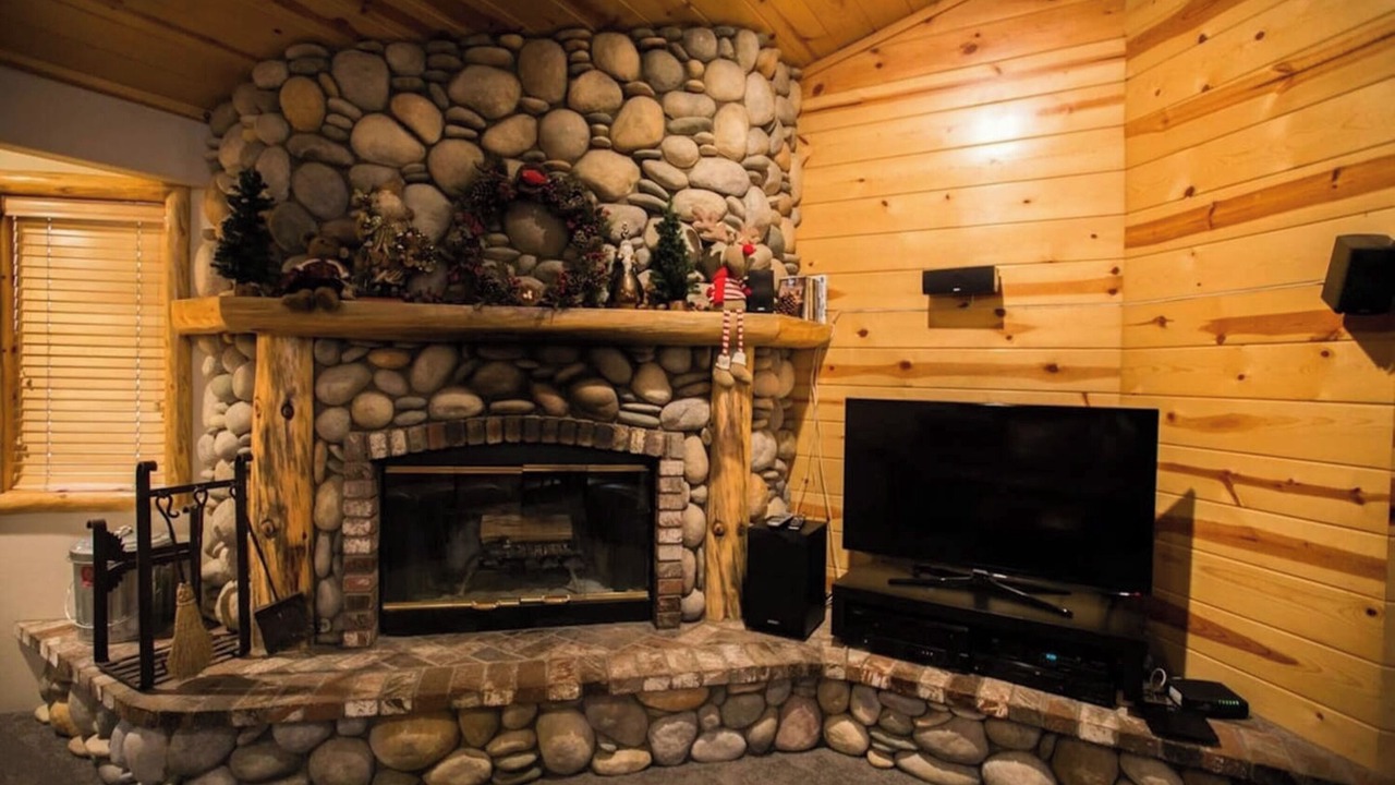 Photo of Livingroom in Summit Estates