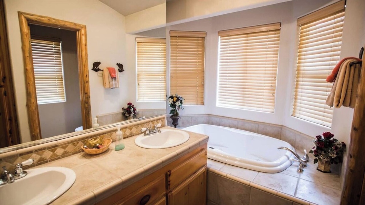 Photo of Bathroom in Summit Estates