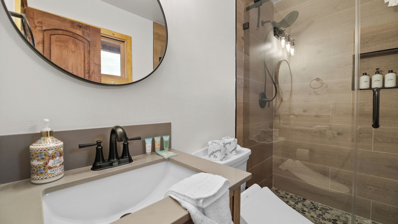 Photo of Bathroom in Upper Moonridge