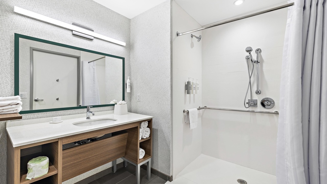 Photo of Bathroom in Downtown Riverside