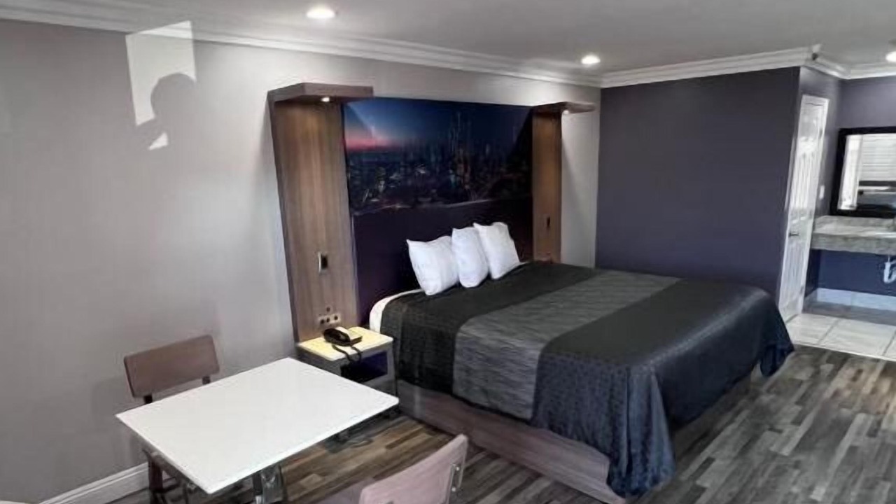 Photo of Bedroom in South Montebello