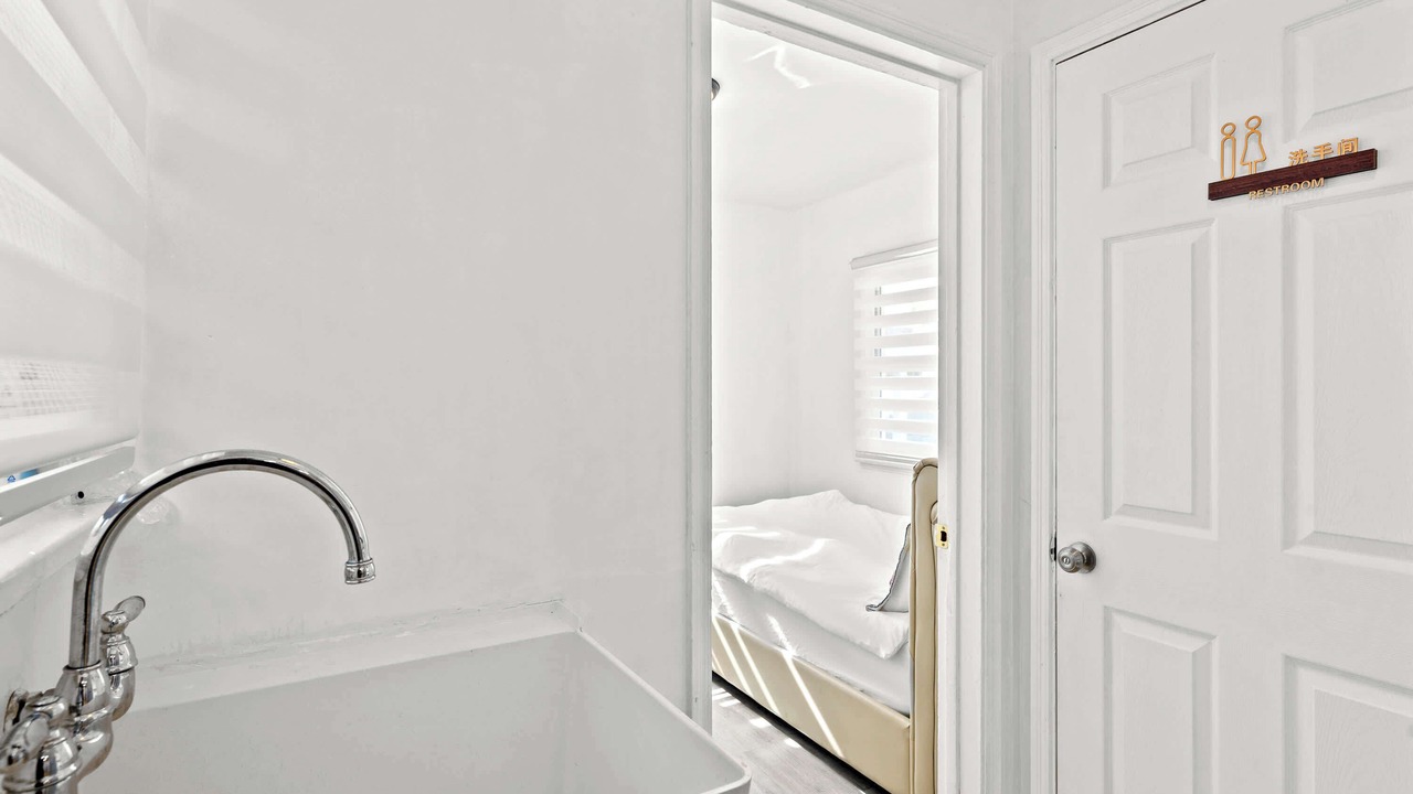 Photo of Bathroom in Alhambra